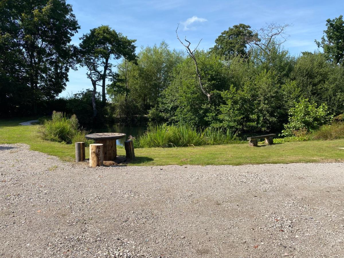Kingfisher Cabin - Wild Escapes Wrenbury Off Grid Glamping - Ages 12 And Over Baddiley Екстериор снимка