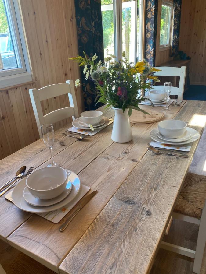 Kingfisher Cabin - Wild Escapes Wrenbury Off Grid Glamping - Ages 12 And Over Baddiley Екстериор снимка