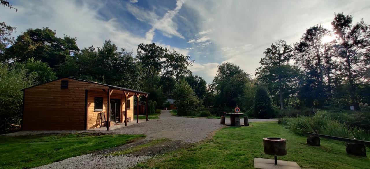 Kingfisher Cabin - Wild Escapes Wrenbury Off Grid Glamping - Ages 12 And Over Baddiley Екстериор снимка