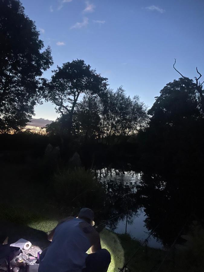 Kingfisher Cabin - Wild Escapes Wrenbury Off Grid Glamping - Ages 12 And Over Baddiley Екстериор снимка