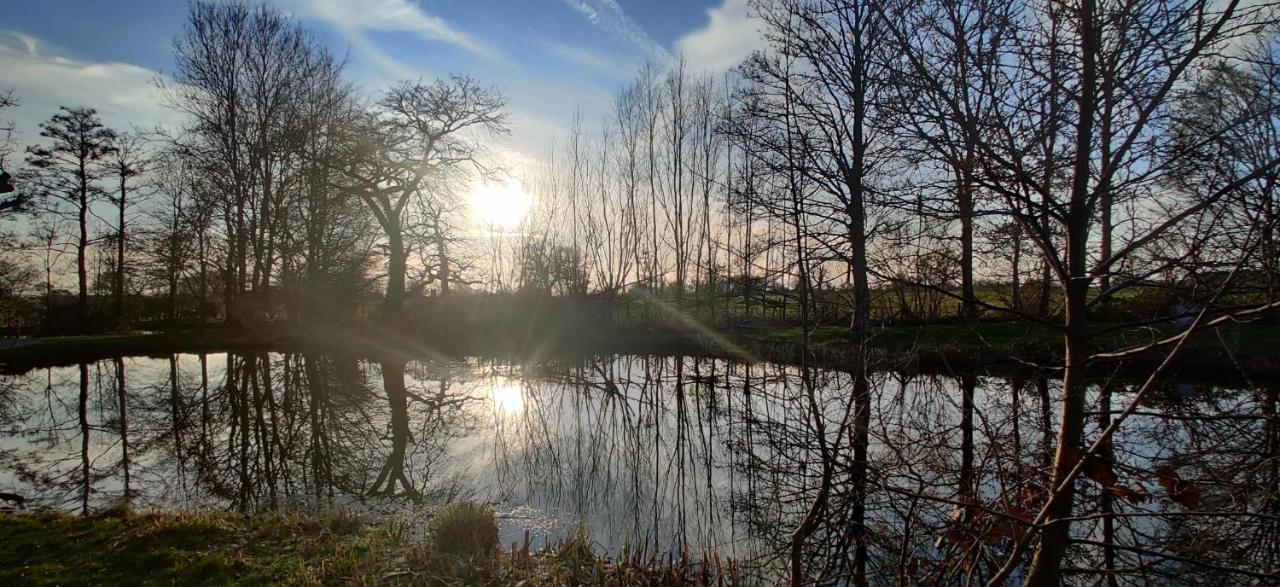 Kingfisher Cabin - Wild Escapes Wrenbury Off Grid Glamping - Ages 12 And Over Baddiley Екстериор снимка